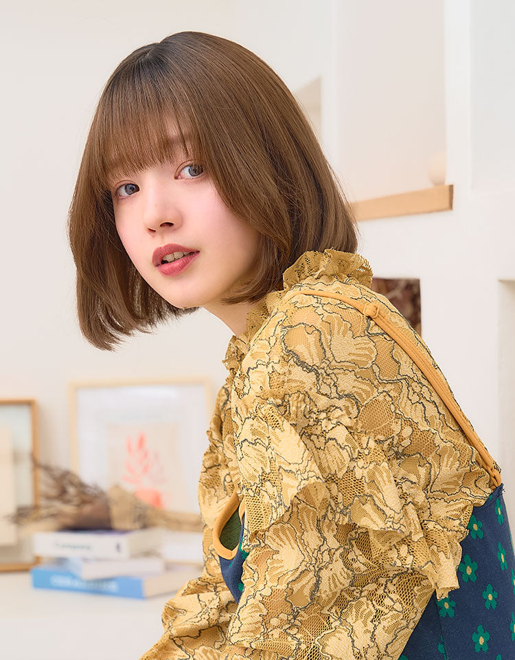 【ヘアスタイルコレクション】天使のエピドートボブ ミルキーモカブラウンプリンを着用したモデル写真