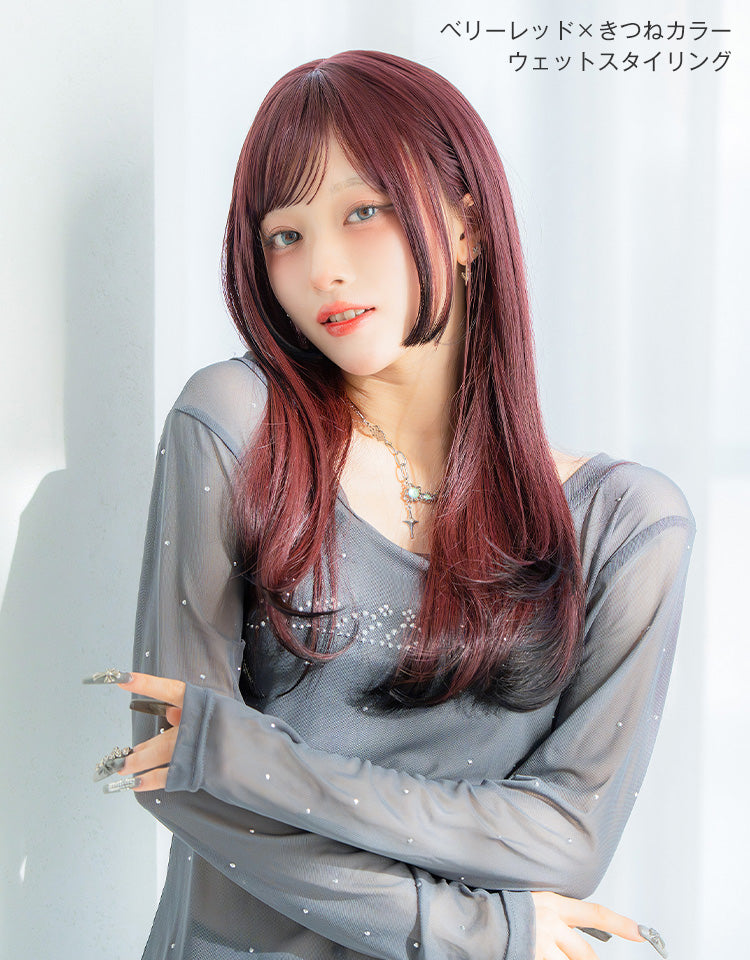 シャムロング ベリーレッド×きつねカラー（ウェットスタイリング）を着用したモデル