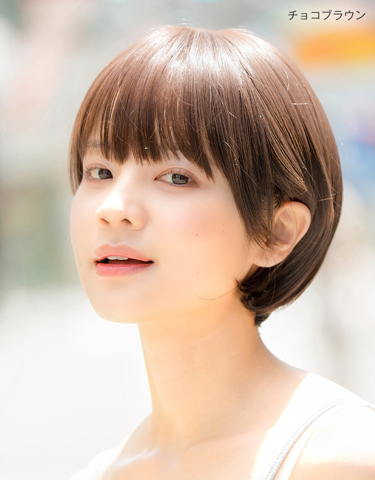 トムボーイデイリーショート チョコブラウンを着用したモデル