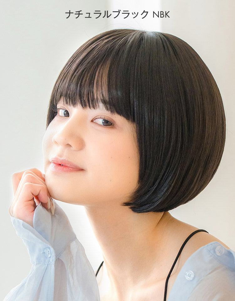 トムボーイデイリーショート ナチュラルブラックを着用したモデル
