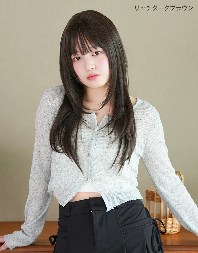 リッチダークブラウンを着用したモデル