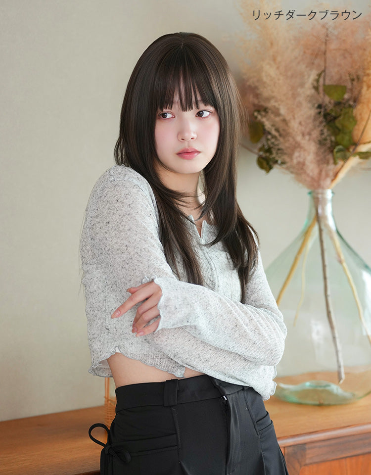 リッチダークブラウンを着用したモデル