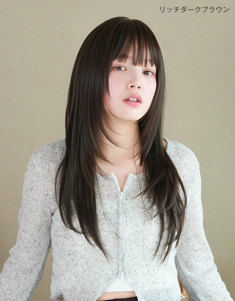 リッチダークブラウンを着用したモデル