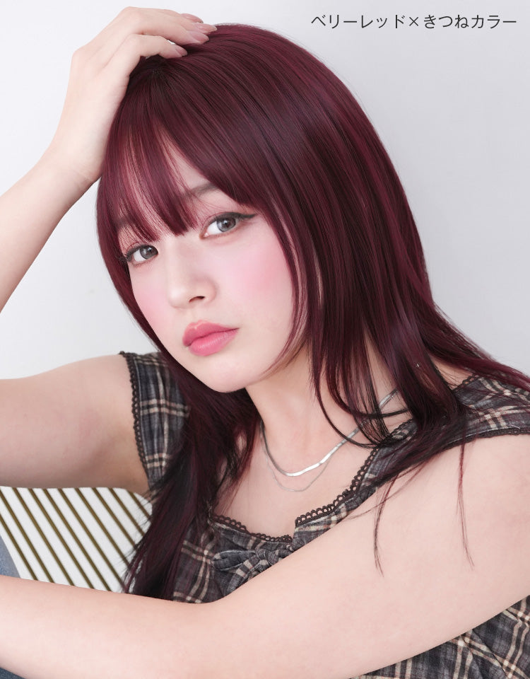 ベリーレッド×きつねカラーを着用したモデル
