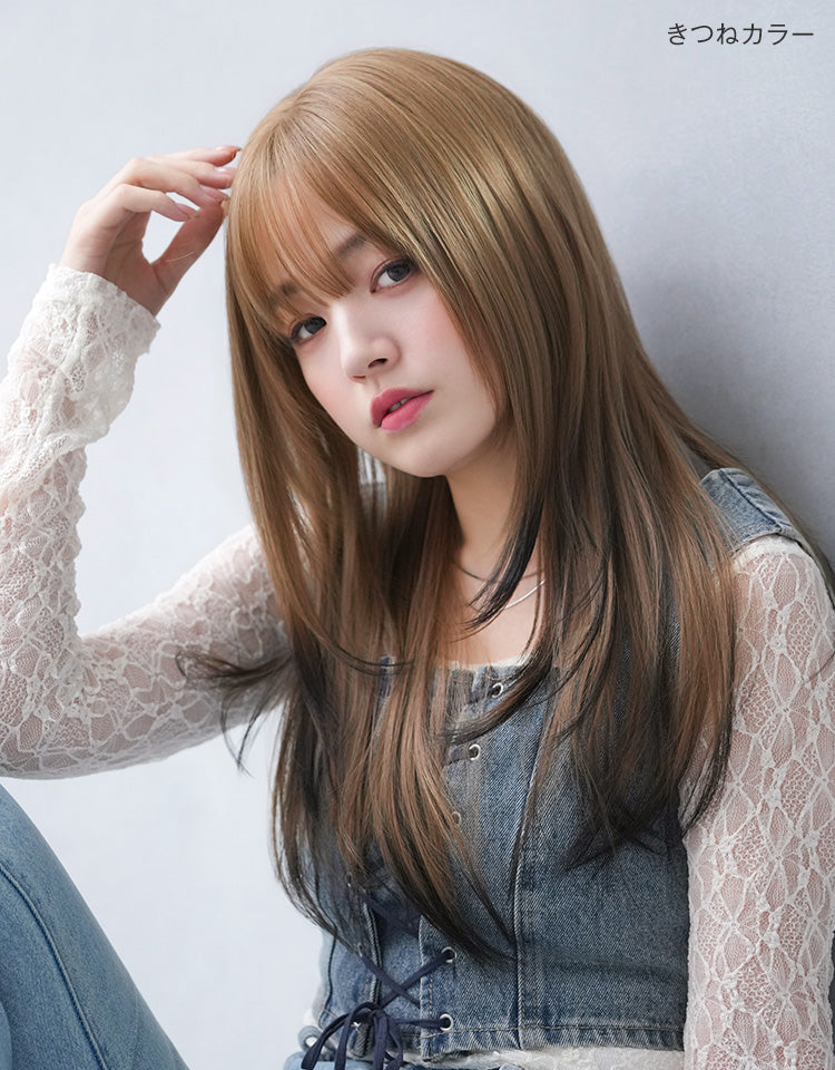 きつねカラーを着用したモデル