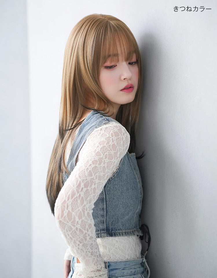 きつねカラーを着用したモデル