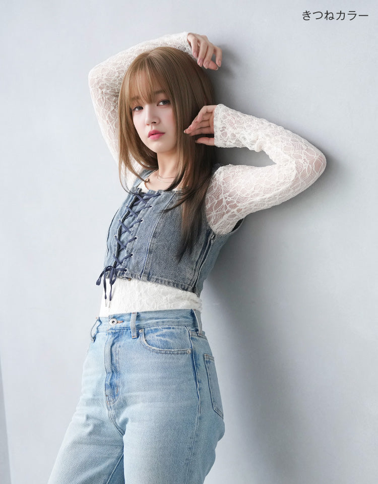 きつねカラーを着用したモデル