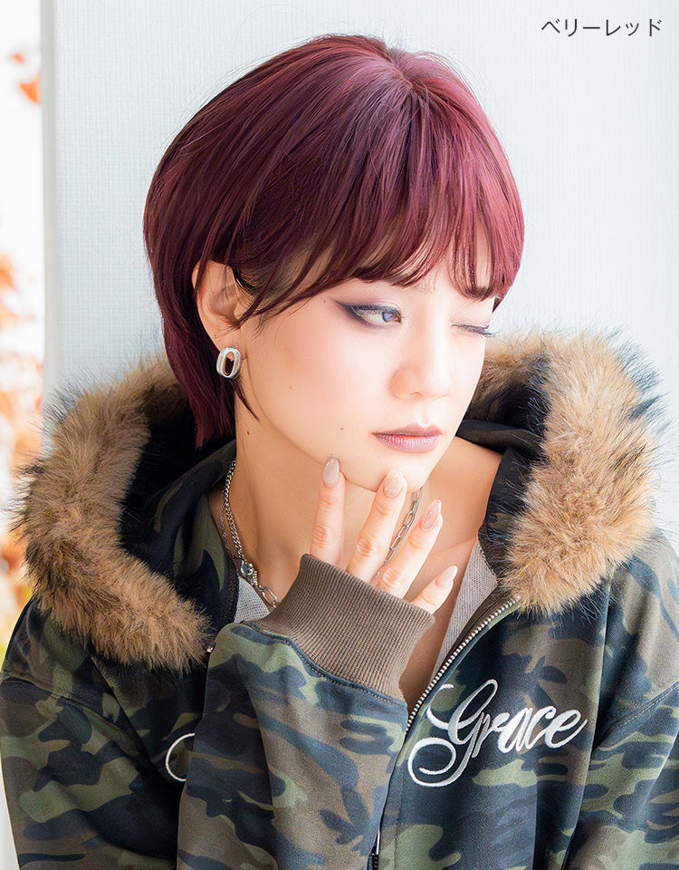 ベリーレッドを着用したモデル