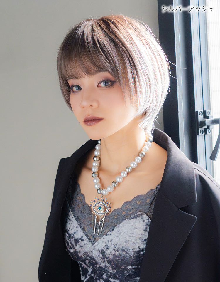 シルバーアッシュを着用したモデル