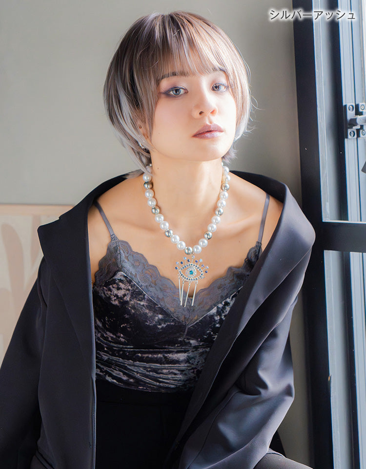 シルバーアッシュを着用したモデル