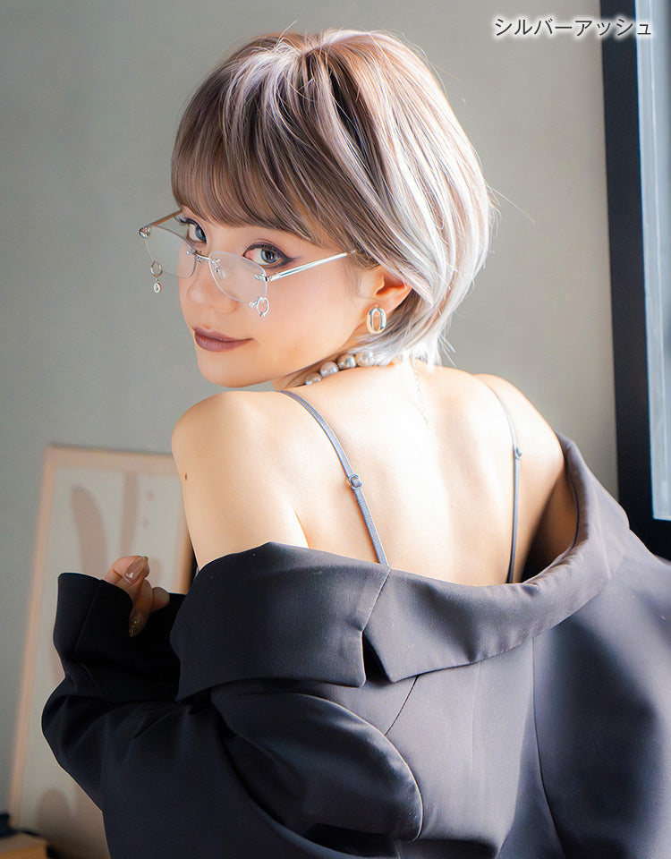 シルバーアッシュを着用したモデル