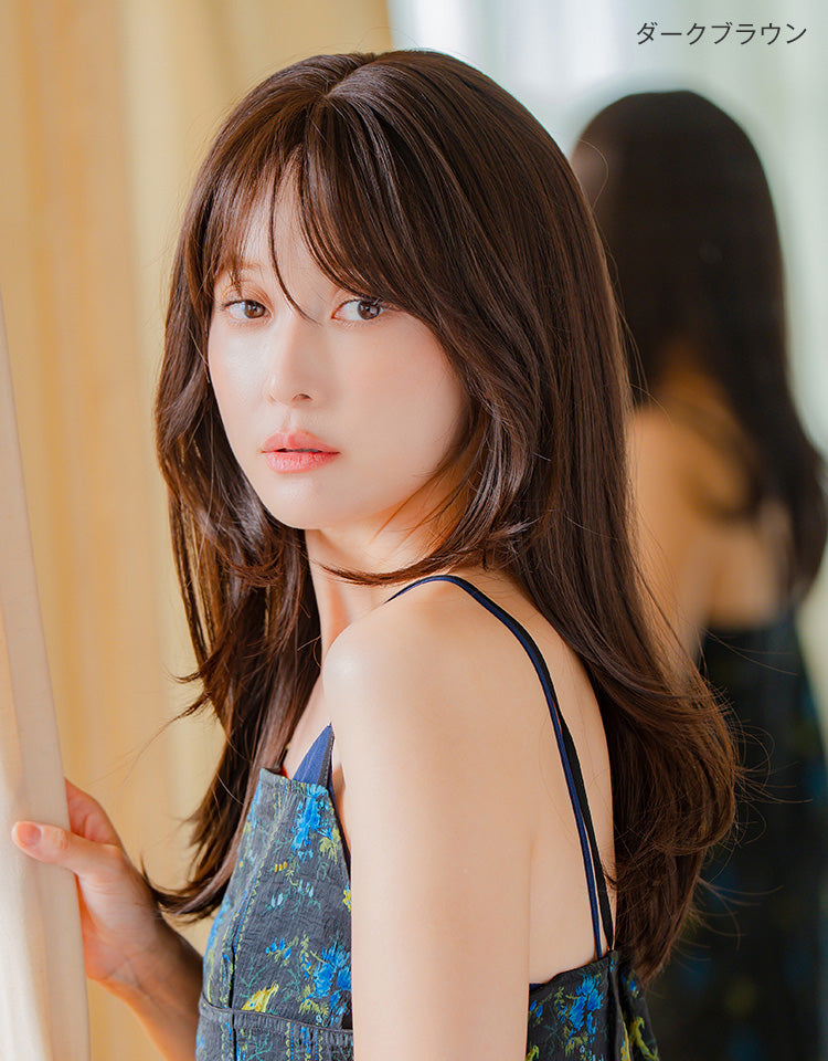 ダークブラウンを着用したモデル