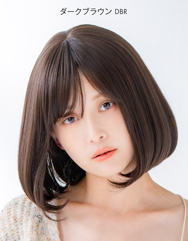 ダークブラウンを着用したモデル