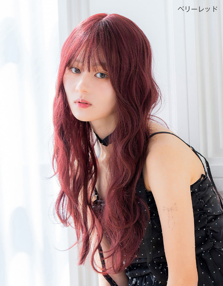 ベリーレッドを着用したモデル