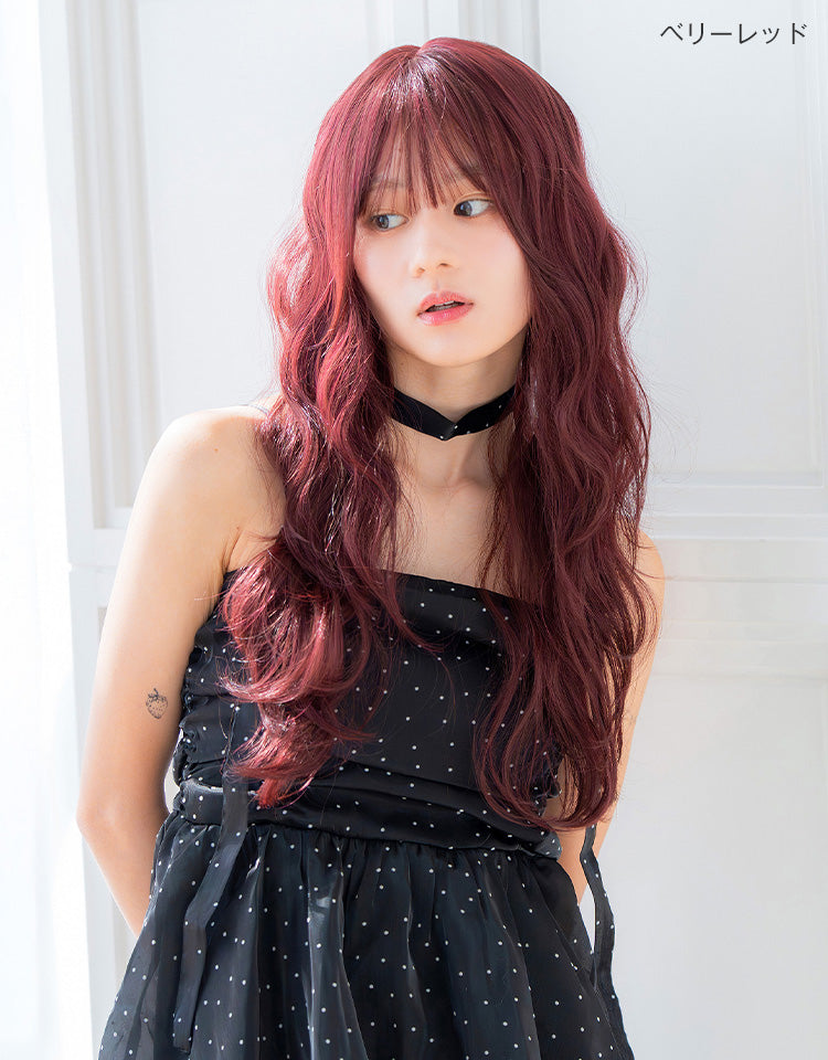 ベリーレッドを着用したモデル