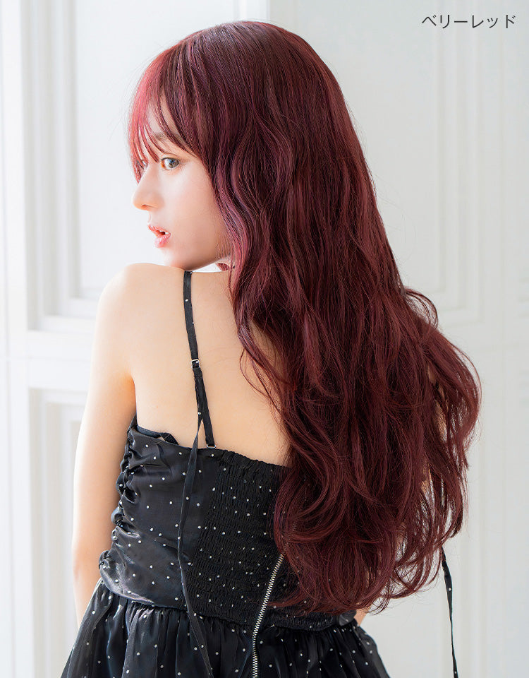 ベリーレッドを着用したモデル