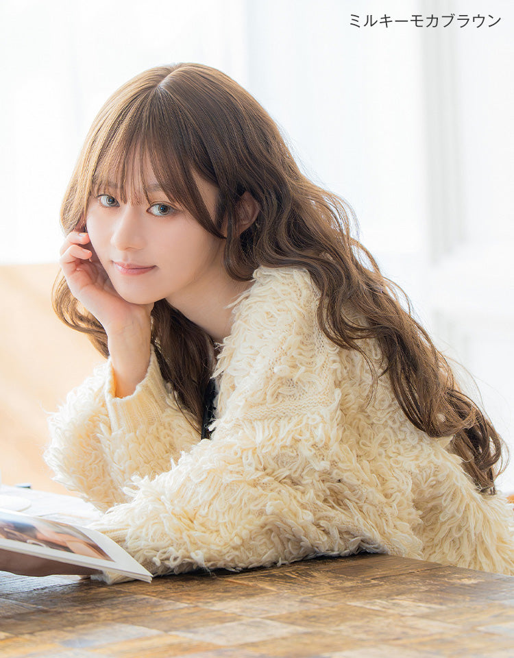 ミルキーモカブラウンを着用したモデル