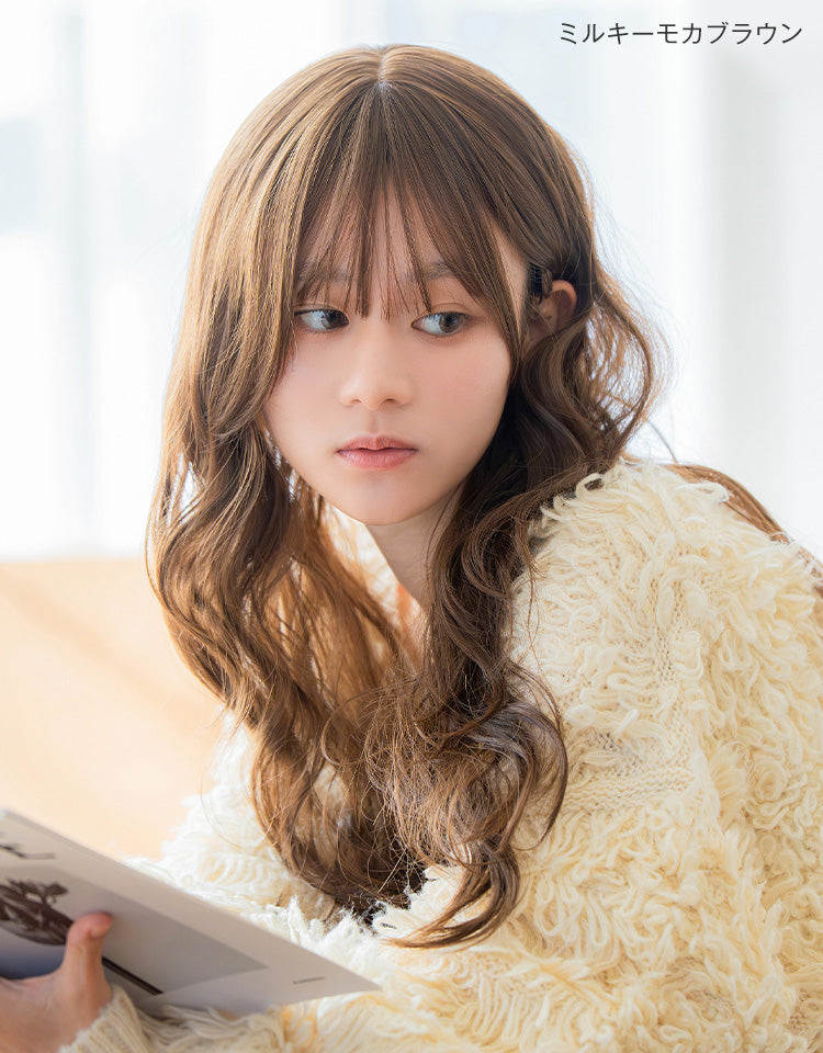 ミルキーモカブラウンを着用したモデル