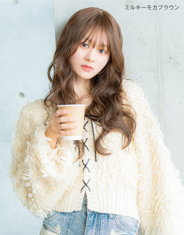 ミルキーモカブラウンを着用したモデル