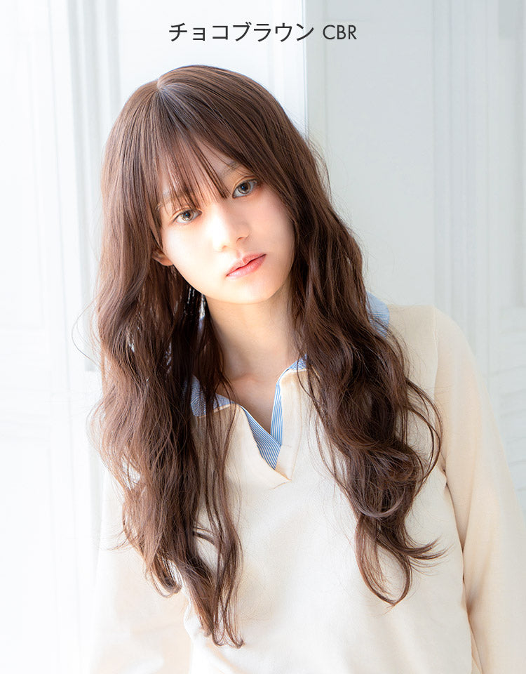 チョコブラウンを着用したモデル