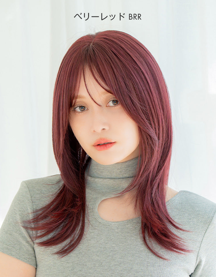 ベリーレッドを着用したモデル
