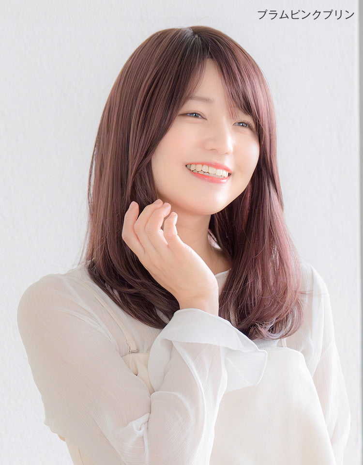 天使のPlumeミディ プラムピンクプリンを着用したモデル写真