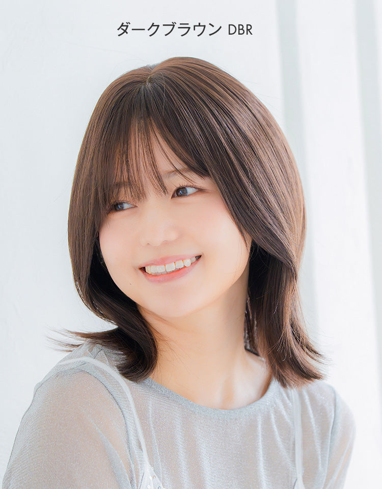 ダークブラウンを着用したモデル