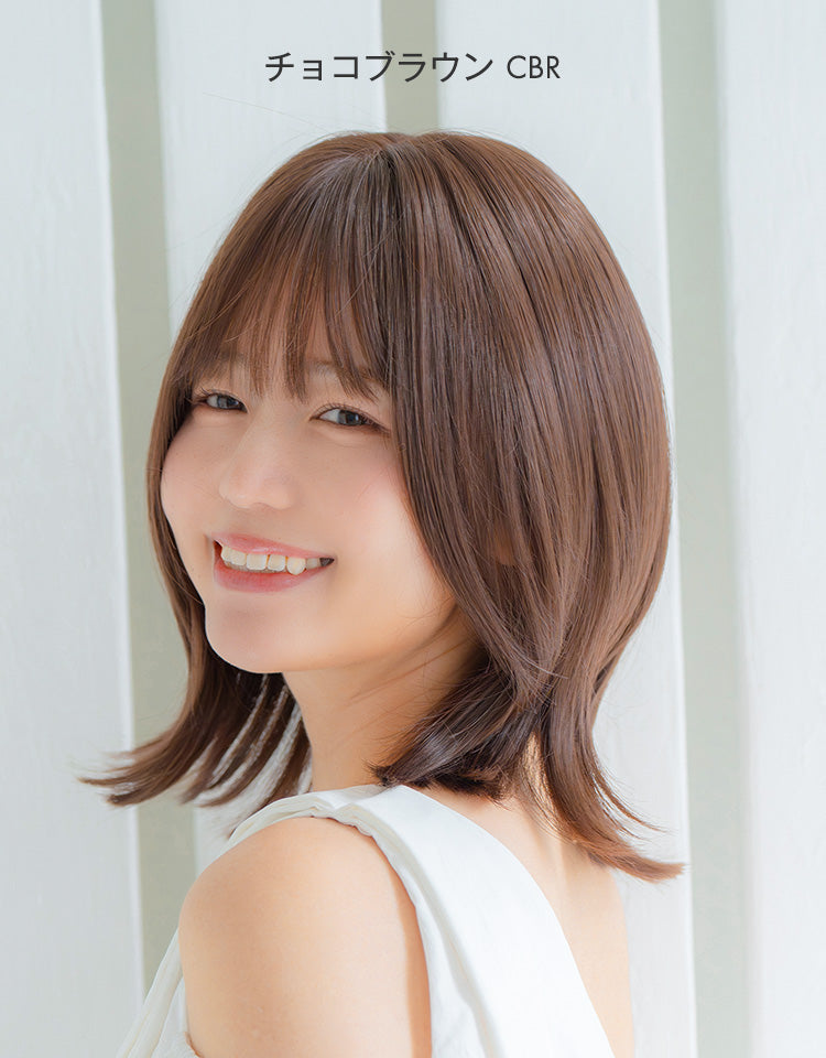 チョコブラウンを着用したモデル