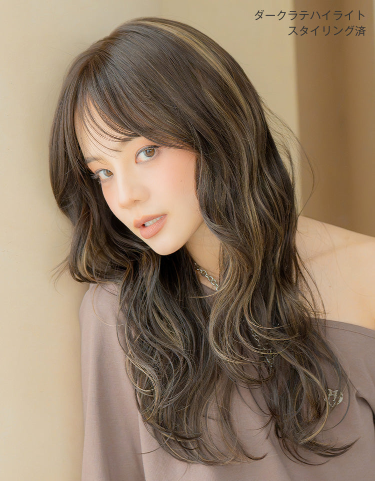天使のムースウェイブ ダークラテハイライト（スタイリング済み）を着用したモデル写真