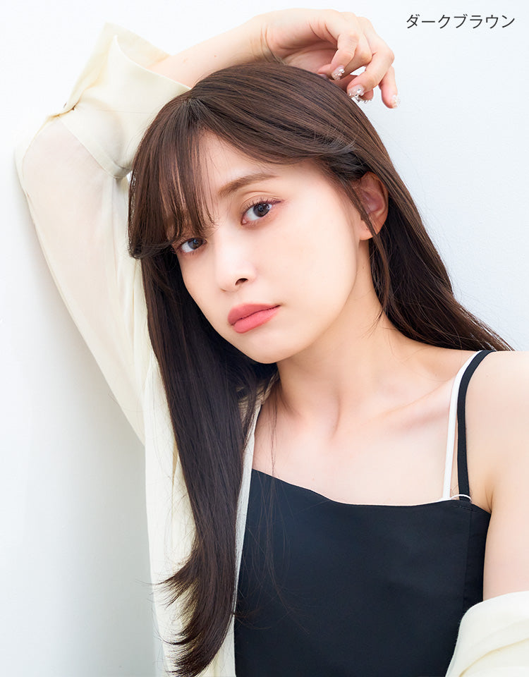 ダークブラウンを着用したモデル写真