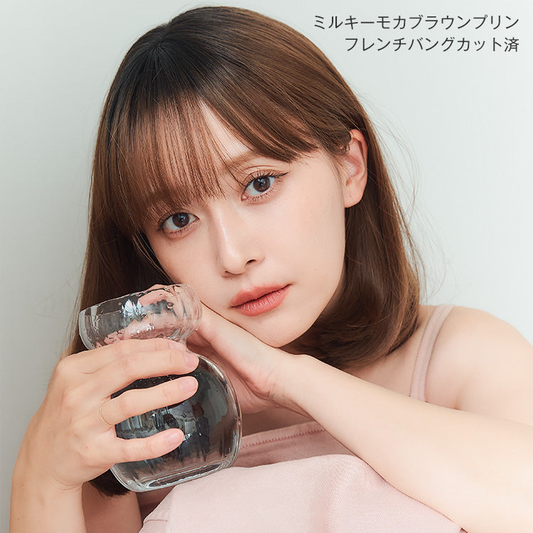 ミルキーモカブラウンプリン(フレンチバングカット済)を着用したモデル写真