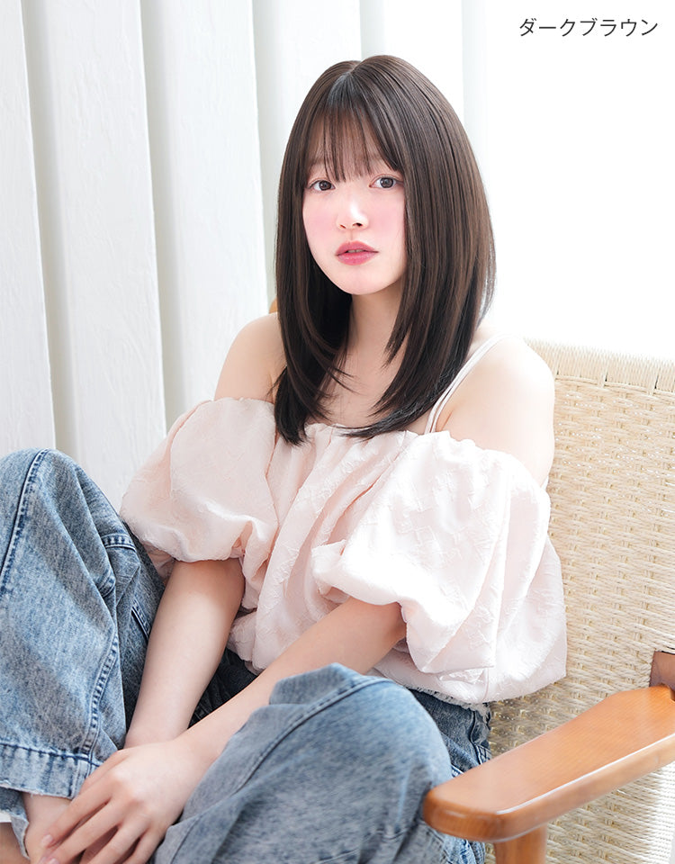 ダークブラウンを着用したモデル