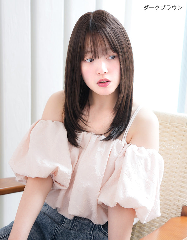 ダークブラウンを着用したモデル