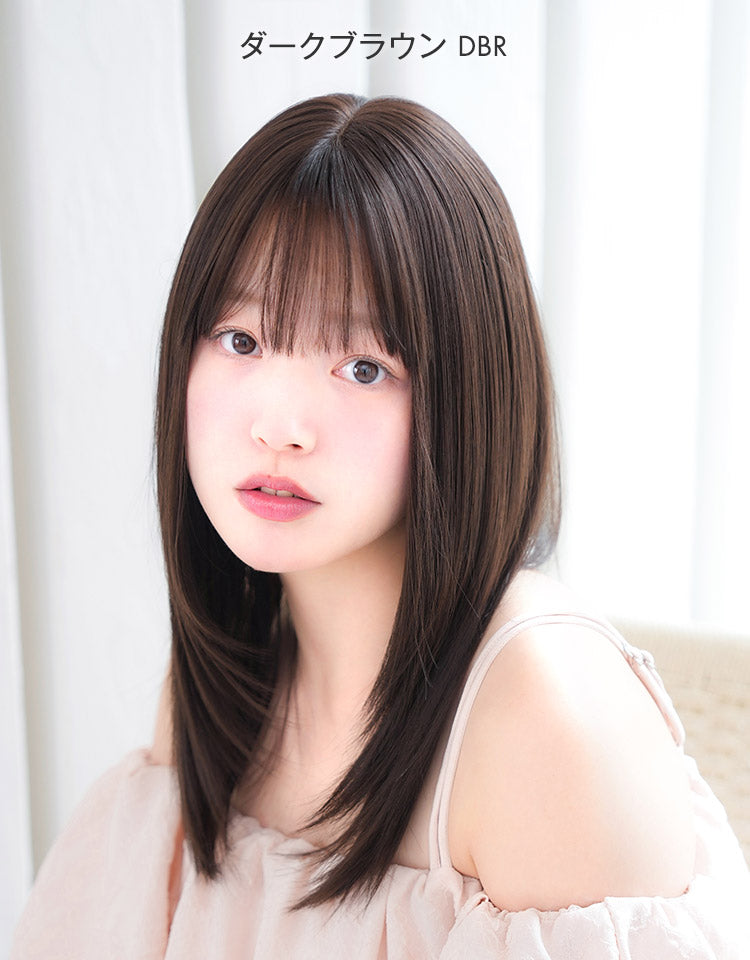 ダークブラウンを着用したモデル