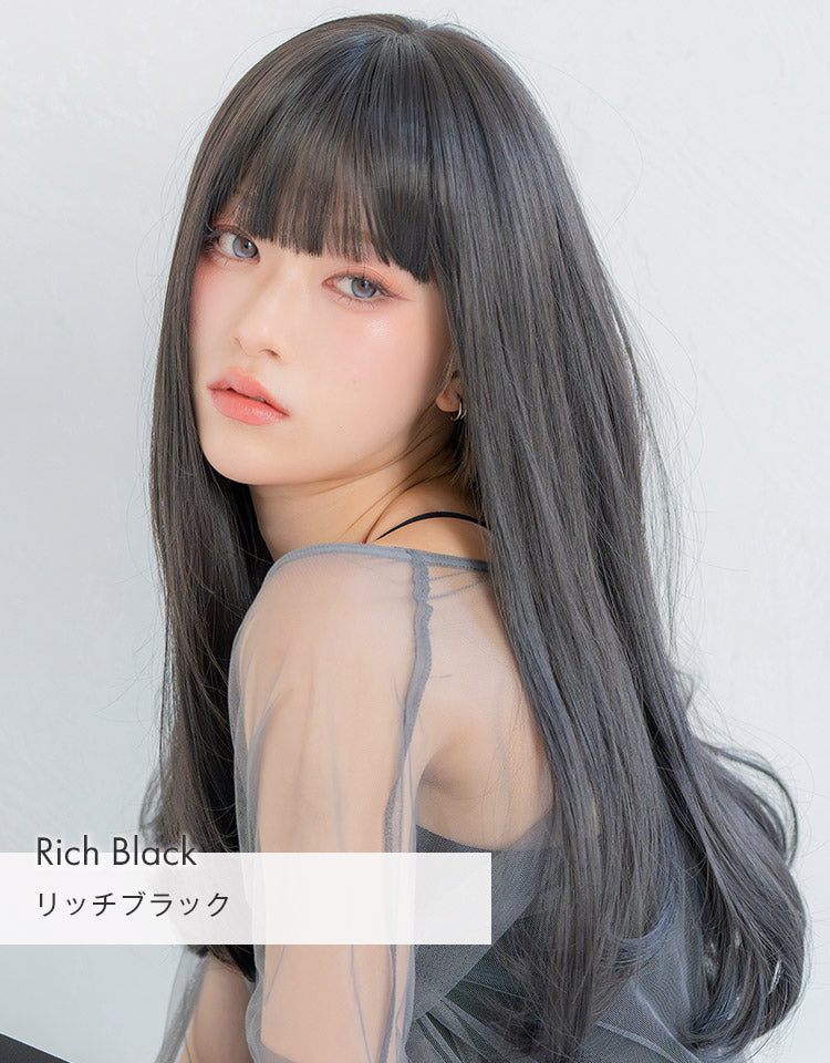 HEART BEAT ロングストレート リッチブラックを着用したモデル