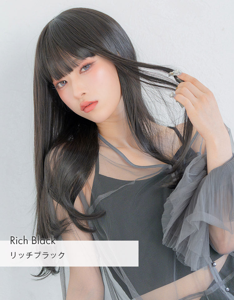 HEART BEAT ロングストレート リッチブラックを着用したモデル