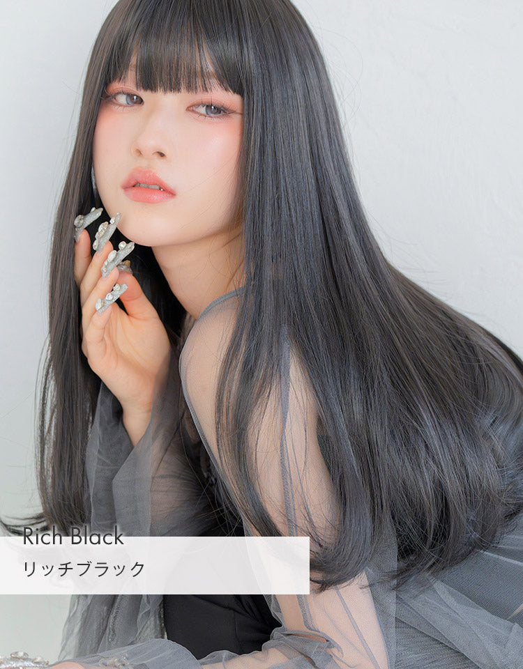 HEART BEAT ロングストレート リッチブラックを着用したモデル