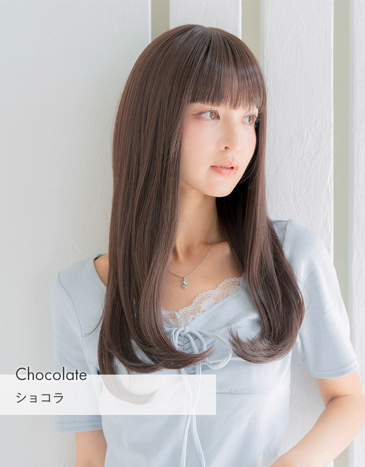 HEART BEAT ロングストレート ショコラを着用したモデル