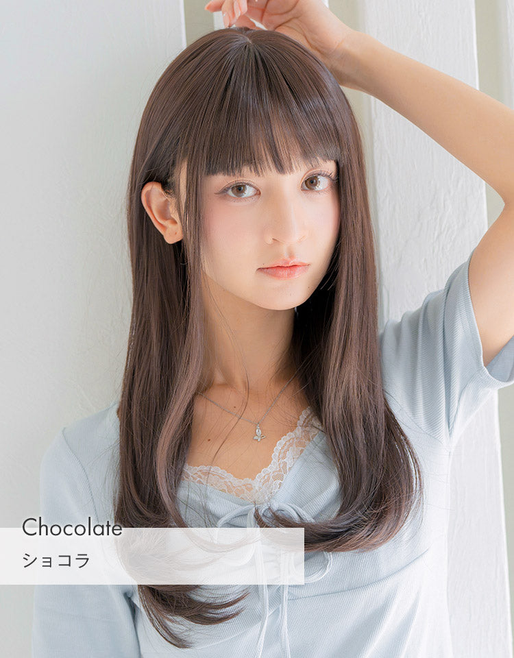 HEART BEAT ロングストレート ショコラを着用したモデル
