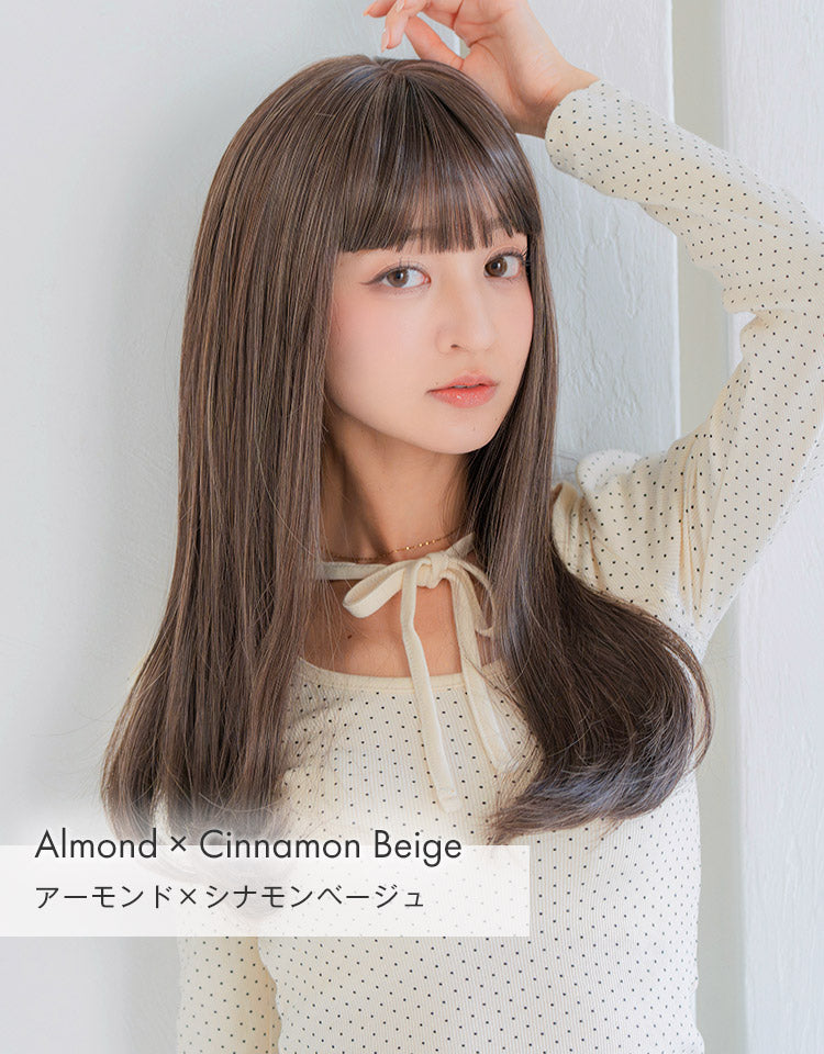 HEART BEAT ロングストレート アーモンド×シナモンベージュを着用したモデル