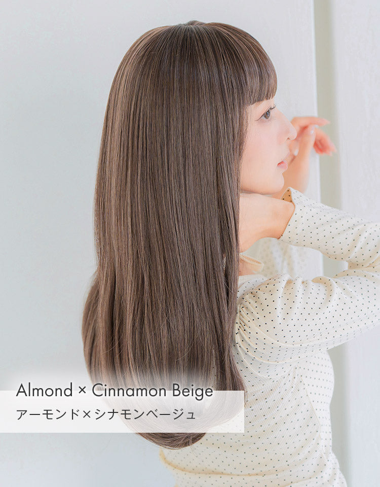 HEART BEAT ロングストレート アーモンド×シナモンベージュを着用したモデル