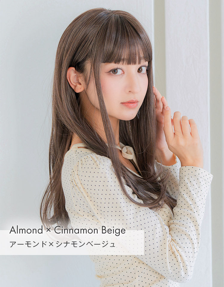 HEART BEAT ロングストレート アーモンド×シナモンベージュを着用したモデル
