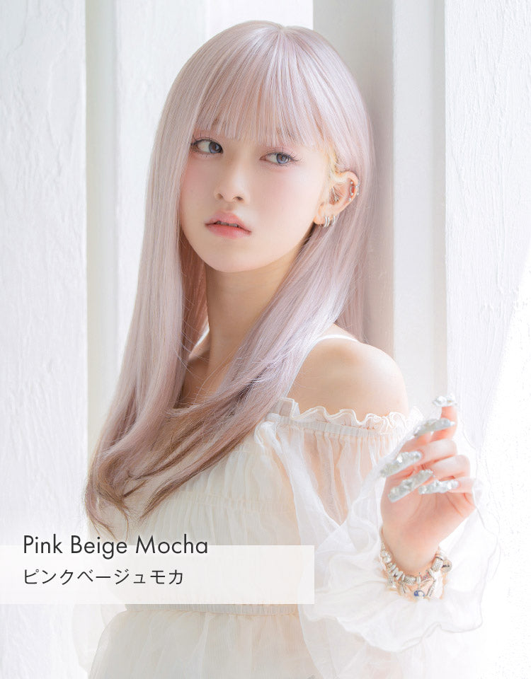 HEART BEAT ロングストレート ピンクベージュモカを着用したモデル