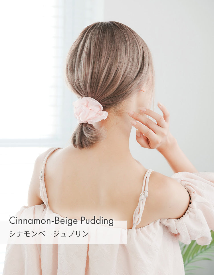 シナモンベージュプリンを着用したモデル
