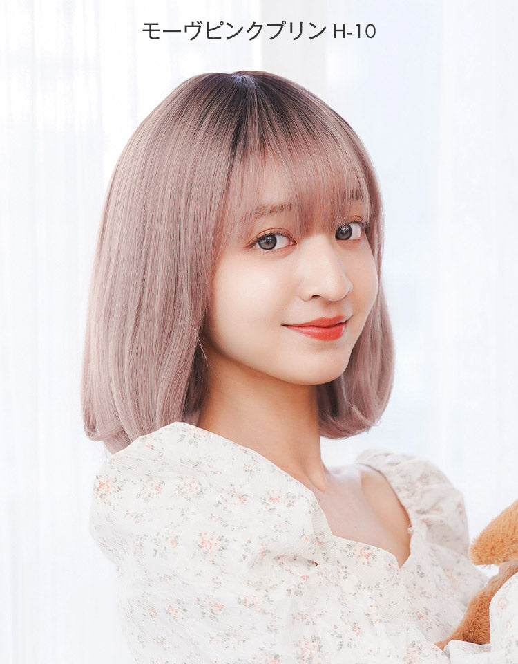 モーヴピンクプリを着用したモデル