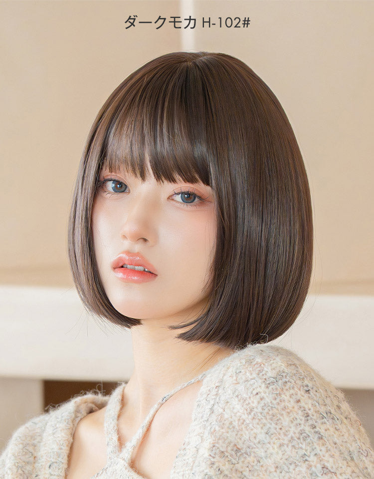 HEART BEAT ショートボブ ダークモカを着用したモデル
