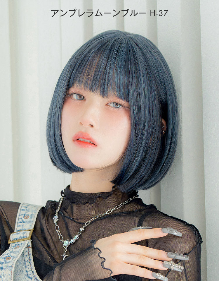 HEART BEAT ショートボブ アンブレラムーンブルーを着用したモデル