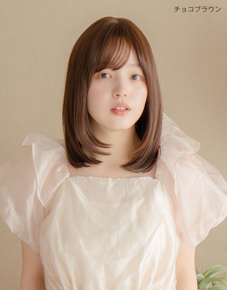 【極ぴたっ】天使のミルムボブ人毛MIX チョコブラウンを着用したモデル