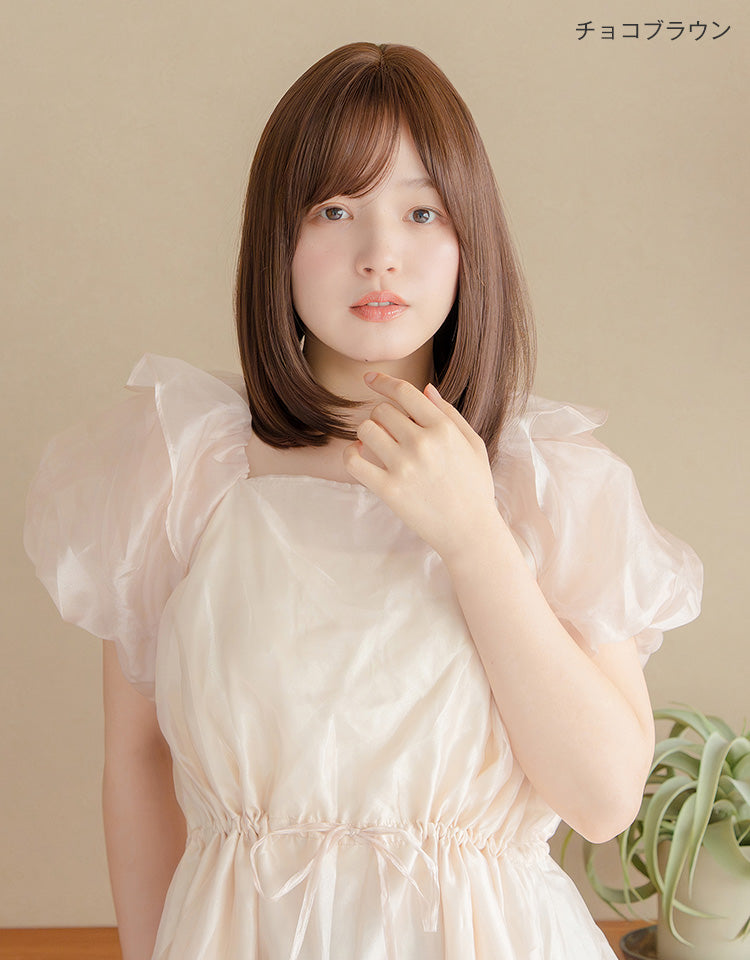 【極ぴたっ】天使のミルムボブ人毛MIX チョコブラウンを着用したモデル
