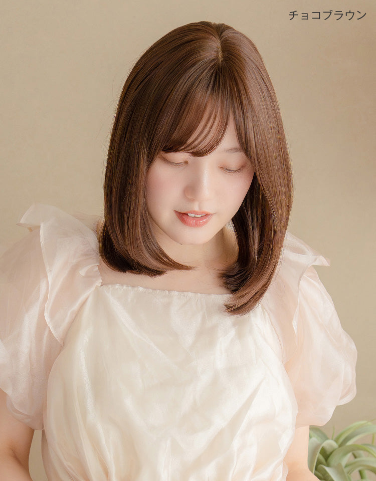 【極ぴたっ】天使のミルムボブ人毛MIX チョコブラウンを着用したモデル